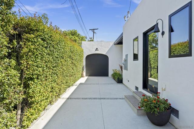 4223 Middlesex Dr, San Diego CA: https://media.crmls.org/mediaz/d9f0f2dd-1cce-4476-bf5b-a595d70b4fb7.jpg
