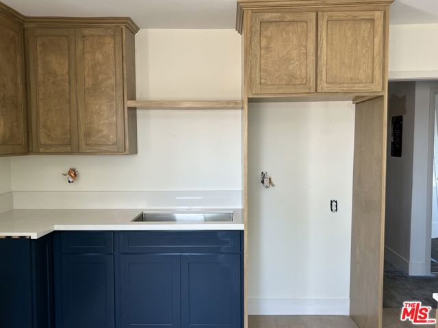 1336 W 37th Drive, Los Angeles CA: https://media.crmls.org/mediaz/d9f0f4e1-3084-4cdc-ab68-0cb05d402ffb.jpg
