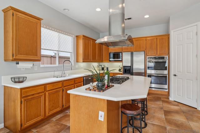 1648 Brady Cir, Carlsbad CA: https://media.crmls.org/mediaz/d9f12684-a2df-4e6a-9565-3eb045e40834.jpg
