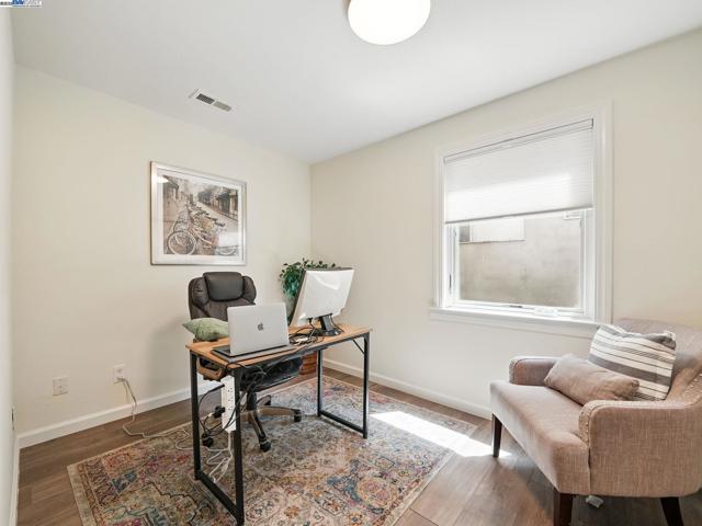 2323 Mastlands Dr, Oakland CA: https://media.crmls.org/mediaz/d9f15ac9-4800-4a3b-b7b0-52af6fda49fa.jpg