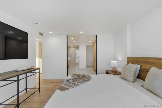 1830 Avenida Del Mundo, Coronado CA: https://media.crmls.org/mediaz/d9f18b94-a69f-46b4-b491-f6b63a640771.jpg