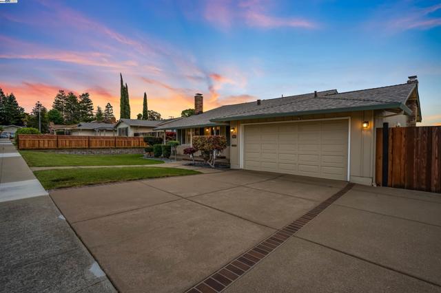 2845 Briarwood Dr, Livermore CA: https://media.crmls.org/mediaz/d9f1a319-f6db-46ef-8ed2-53407eb8a03a.jpg