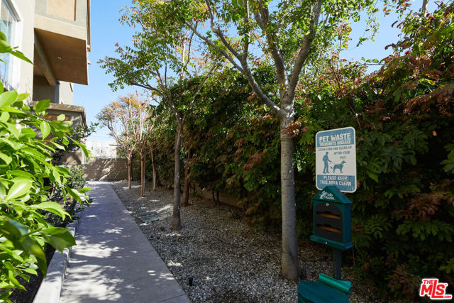 1408 W WASHINGTON Boulevard, Los Angeles CA: https://media.crmls.org/mediaz/d9f261a0-0a42-4da4-84c7-159726372099.jpg