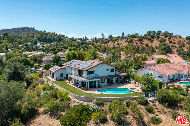 23306 Park Hacienda, Calabasas CA: https://media.crmls.org/mediaz/d9f27c1e-cb7d-421d-bc3d-1935e982daff.jpg