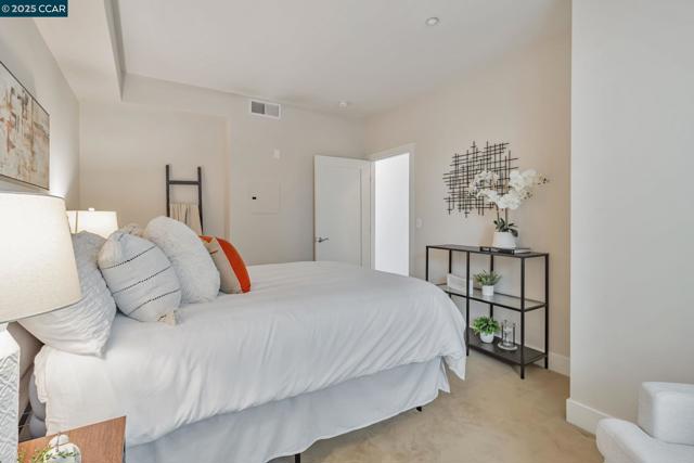 4395 Piedmont Ave, Oakland CA: https://media.crmls.org/mediaz/d9f2f24f-bdbf-40e9-a3ac-c9bd3a0e5656.jpg