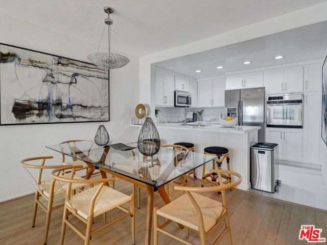 18111 Coastline Drive, Malibu CA: https://media.crmls.org/mediaz/d9f38e8b-e4f3-44d6-ac02-85010b349ecf.jpg