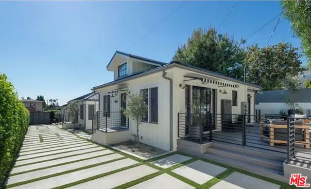 4311 Finley Avenue, Los Angeles CA: https://media.crmls.org/mediaz/d9f399a0-10bd-4ea8-9740-00998f1caf9e.jpg