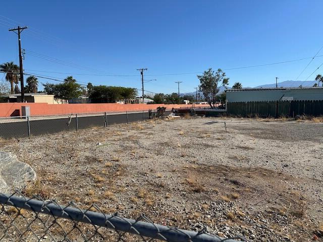73451 Colonial Drive, Thousand Palms CA: https://media.crmls.org/mediaz/d9f3e9a0-8be4-4fa3-a62e-40e98423870f.jpg