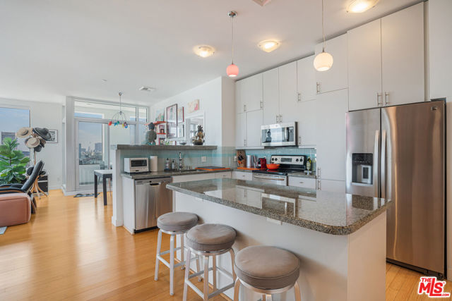 3810 Wilshire Boulevard, Los Angeles CA: https://media.crmls.org/mediaz/d9f3f937-1ad9-4668-81b5-6eb9837249f8.jpg