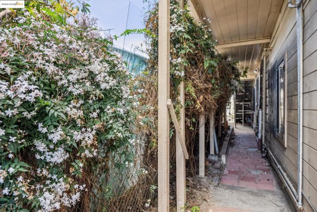 1820 International Blvd, Oakland CA: https://media.crmls.org/mediaz/d9f3fce3-a057-4be8-b342-1260053bd862.jpg