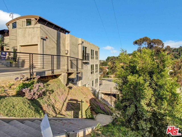 2612 Corralitas, Los Angeles CA: https://media.crmls.org/mediaz/d9f4565d-8651-4cc6-9611-b2d425b84d38.jpg