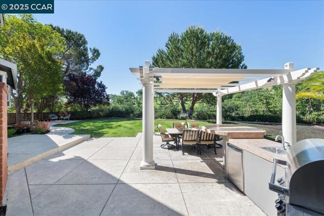 2787 Morgan Dr, San Ramon CA: https://media.crmls.org/mediaz/d9f465ca-aeef-43fb-b881-9b714189c9b7.jpg
