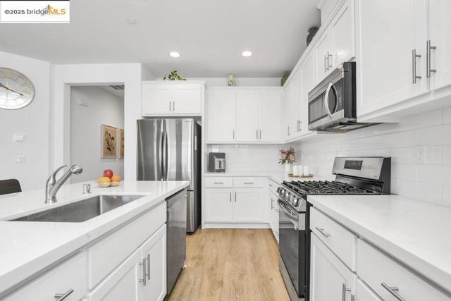 5424 Nimis Way, Antioch CA: https://media.crmls.org/mediaz/d9f4c1eb-0251-4663-8225-175238786a03.jpg