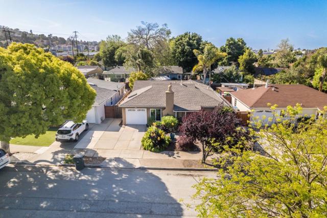 1048 Inverness Drive, San Carlos CA: https://media.crmls.org/mediaz/d9f4efeb-b0ec-48ce-9274-779c25f5d386.jpg