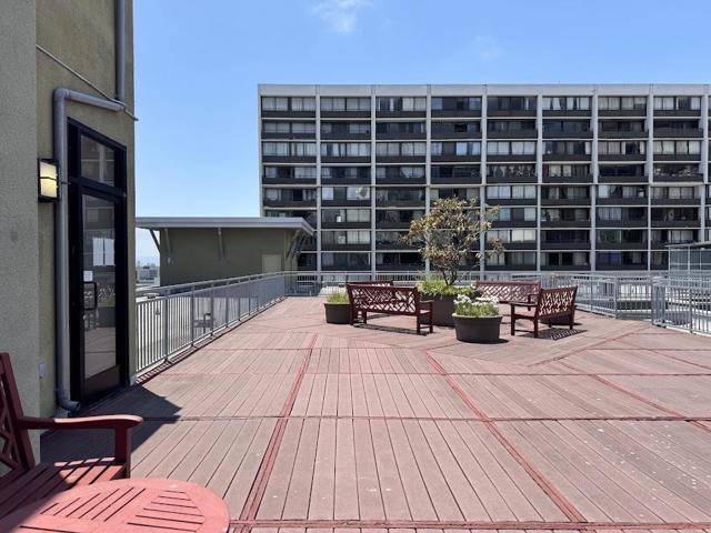 989 Franklin Street, Oakland CA: https://media.crmls.org/mediaz/d9f57990-236f-4b80-92c2-8e2dd42549c6.jpg