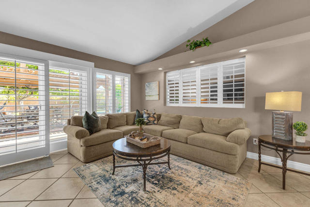 44310 Villeta Drive, La Quinta CA: https://media.crmls.org/mediaz/d9f5a7ec-0251-4e4f-a448-647a0e589aef.jpg