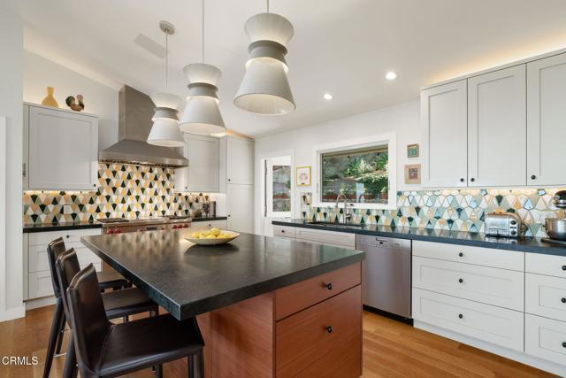 960 Roble Lane, Santa Barbara CA: https://media.crmls.org/mediaz/d9f5bd6b-001f-4312-80de-01144da11a4c.jpg