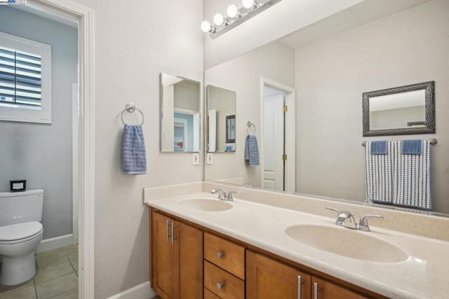 320 Oaks Bridge Pl, Pleasanton CA: https://media.crmls.org/mediaz/d9f60fa3-a9f2-4072-966e-51ea91e9e0d0.jpg