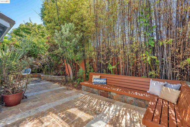 16 Bay Harbor Ct, Richmond CA: https://media.crmls.org/mediaz/d9f6d245-0261-4a9e-b45f-0b1e97376e49.jpg