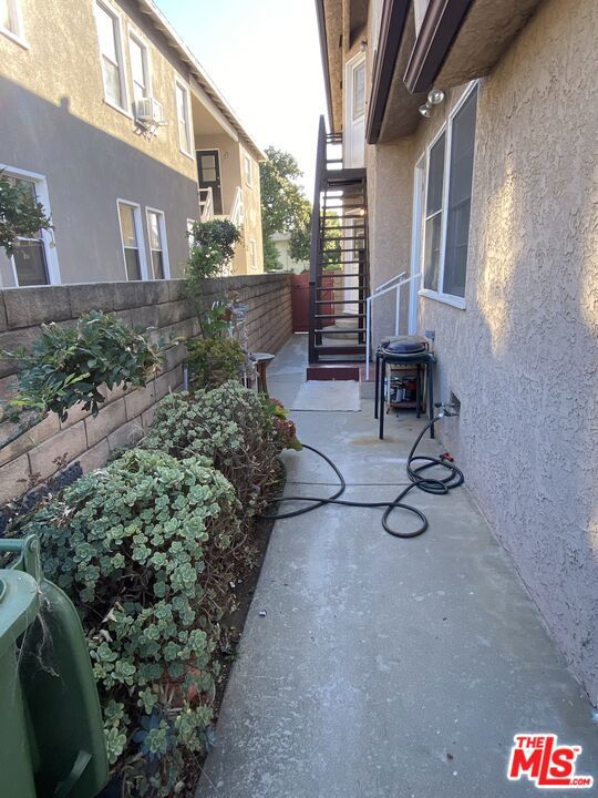 2618 S Barrington Avenue, Los Angeles CA: https://media.crmls.org/mediaz/d9f6e040-af77-4f40-b495-4bba8fa1cd77.jpg