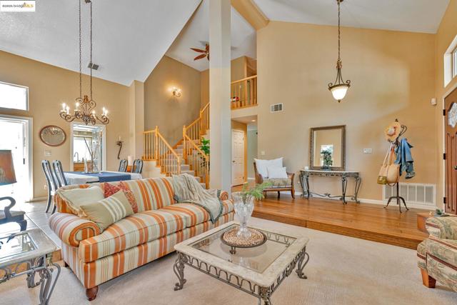 4452 Pronghorn Ct, Antioch CA: https://media.crmls.org/mediaz/d9f6e705-8988-4f9d-9a4b-0a383e11b1f5.jpg