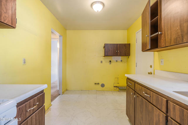 1421 Sequoia Avenue, Simi Valley CA: https://media.crmls.org/mediaz/d9f77bab-2aa7-4f75-af45-60e4b14fa60d.jpg