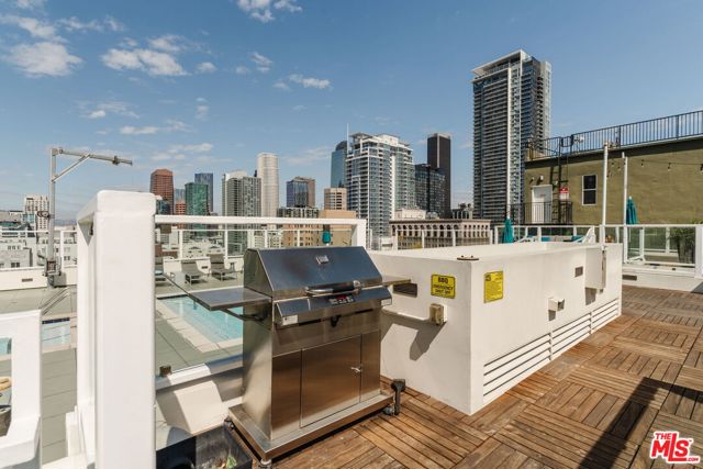 939 S Broadway, Los Angeles CA: https://media.crmls.org/mediaz/d9f7c27b-e3de-47b1-b471-deefcd8999d9.jpg