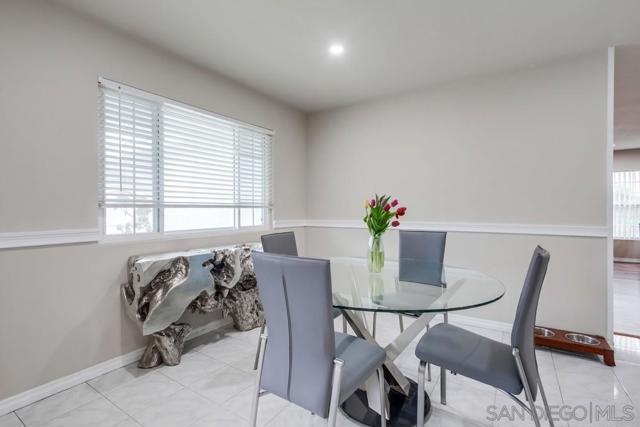 15380 Via La Gitano, Poway CA: https://media.crmls.org/mediaz/d9f81479-194c-4d98-8ebc-ec4dbb65b9a4.jpg