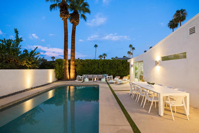 1160 E Marion Way, Palm Springs CA: https://media.crmls.org/mediaz/d9f87829-33ff-4c8f-94ea-92426ecaa021.jpg