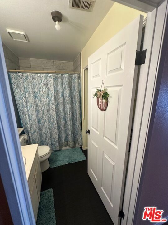 https://media.crmls.org/mediaz/d9f936f7-2924-4051-985f-a2c752b64f8d.jpg?preset=X-Large