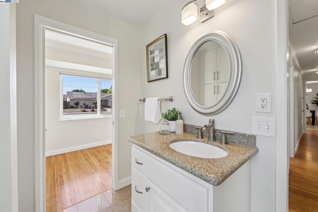 137 Cassandra Pl, San Ramon CA: https://media.crmls.org/mediaz/d9f97fef-8fe8-40fe-9552-3e0a1c1e037d.jpg