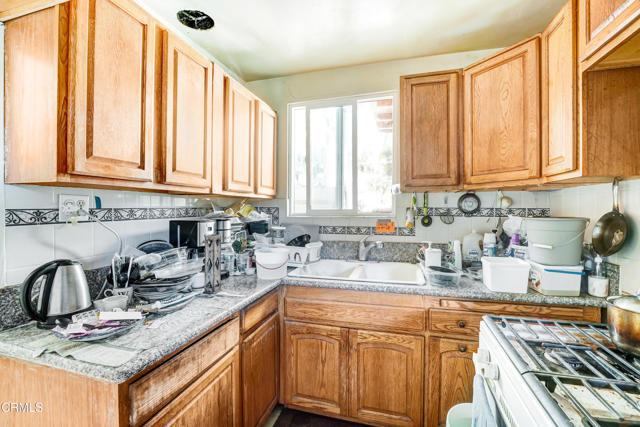 4824 Toland Way, Los Angeles CA: https://media.crmls.org/mediaz/d9fa1c84-17bc-44e0-b9f9-9844058e33ed.jpg