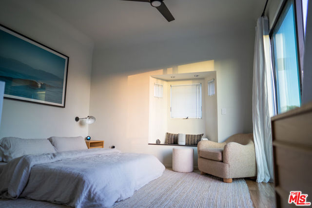 217 7th Avenue, Venice CA: https://media.crmls.org/mediaz/d9fa45d2-fce4-4d12-ad7e-e49a6be5b077.jpg