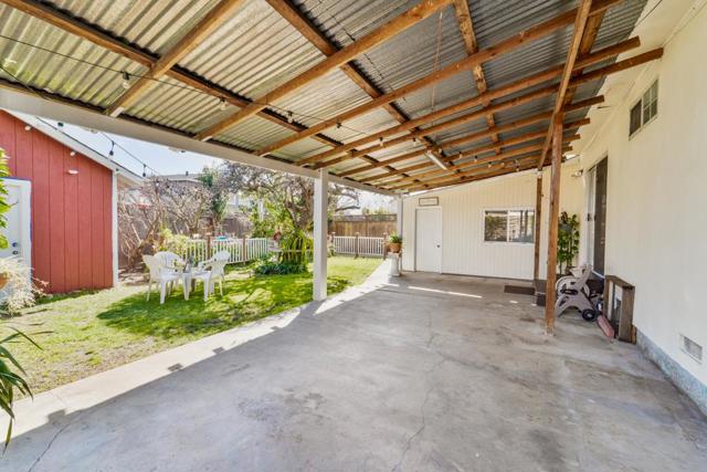 240 Daphne Way, East Palo Alto CA: https://media.crmls.org/mediaz/d9fafdb3-6a10-4171-95a6-eec46642a988.jpg