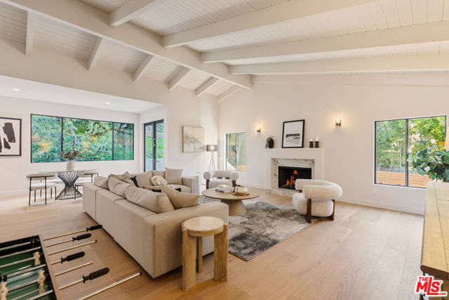 1401 N Bundy Drive, Los Angeles CA: https://media.crmls.org/mediaz/d9fb809e-5325-4cad-8fec-639ce55dfd16.jpg