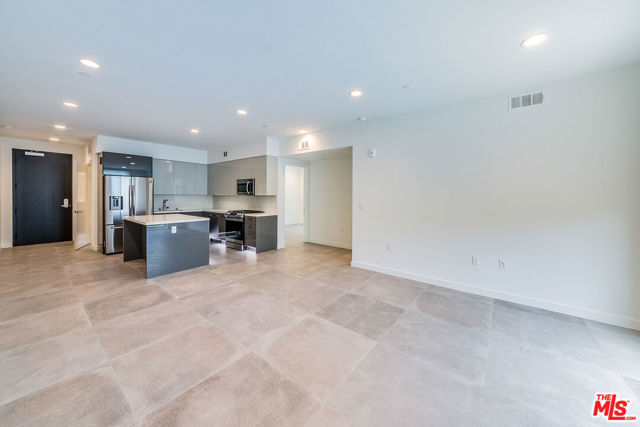 214 S Westmoreland Avenue, Los Angeles CA: https://media.crmls.org/mediaz/d9fb8e8a-b882-483e-957b-89034fcef330.jpg