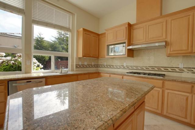 334 Paseo Gularte, San Juan Bautista CA: https://media.crmls.org/mediaz/d9fc7f5b-d066-473a-8360-3373f9e53b84.jpg