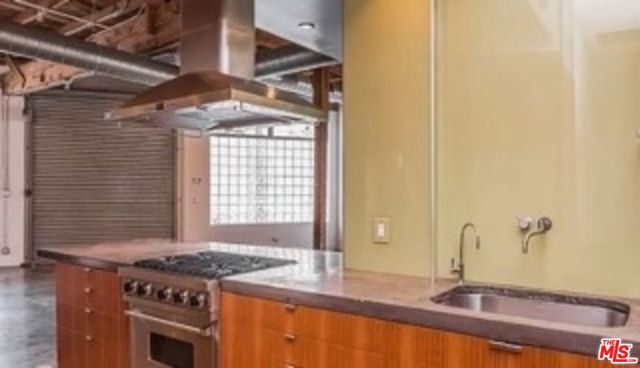 122 Mildred Avenue, Venice CA: https://media.crmls.org/mediaz/d9fcfad5-16d9-43db-befd-443e350023ce.jpg