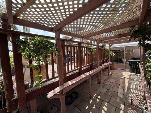 872 74 Duval St, San Diego CA: https://media.crmls.org/mediaz/d9fdbe50-5a13-49f5-b285-29499d5363c7.jpg