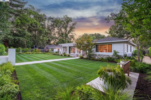 55 Cora Ct, Walnut Creek CA: https://media.crmls.org/mediaz/d9fe6a80-12a9-4c0f-813f-598d6b499c37.jpg