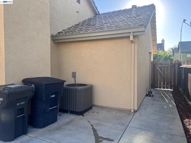 1420 Teakwood Way, Tracy CA: https://media.crmls.org/mediaz/d9ffa9fa-3f83-44d4-b250-0f4b095d5afd.jpg