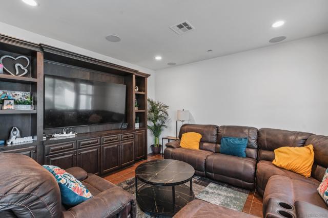 5031 Ballast Lane, San Diego CA: https://media.crmls.org/mediaz/da0015aa-9188-4166-81fe-e0b5cbf6022a.jpg