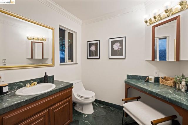 Image 8 of 59 For 6975 Charing Cross Rd