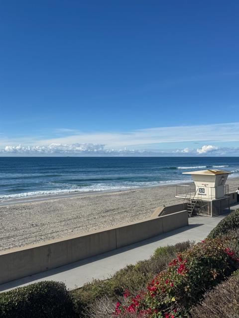 3190 Falcon Drive, Carlsbad CA: https://media.crmls.org/mediaz/da008288-8c9d-46f1-9828-fc6cd6e0f951.jpg