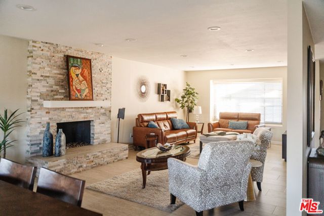 4837 Round Top Drive, Los Angeles CA: https://media.crmls.org/mediaz/da00e581-9595-4ec9-95f4-2ca2987d801b.jpg