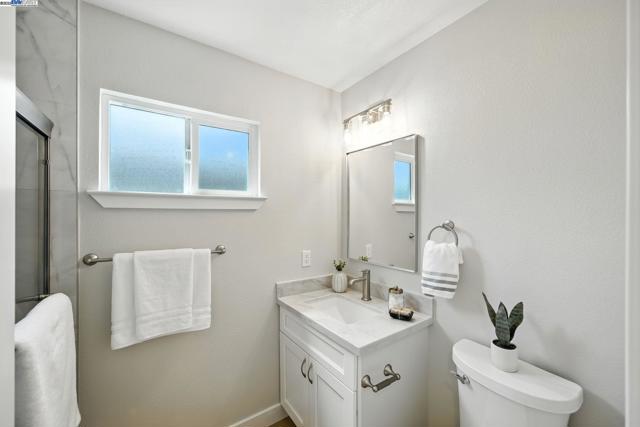 5525 Roosevelt Pl, Fremont CA: https://media.crmls.org/mediaz/da016092-e908-4576-ae04-6b710c8290af.jpg