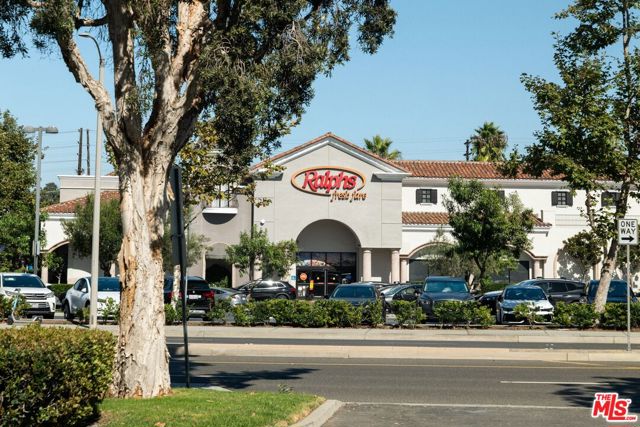 4080 Glencoe Avenue, Marina del Rey CA: https://media.crmls.org/mediaz/da016a7f-bf34-44c6-84e1-57659d0152c4.jpg