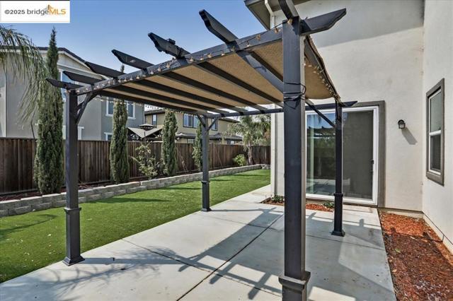 809 BLUESTONE DR, Oakley CA: https://media.crmls.org/mediaz/da0261ec-c4a7-4cc2-b207-3c2017c7933b.jpg