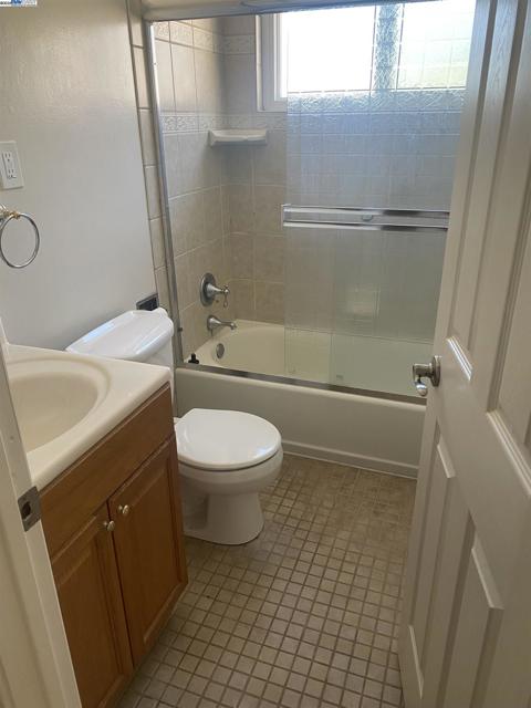 Image 13 of 24 For 3086 Greenview Dr