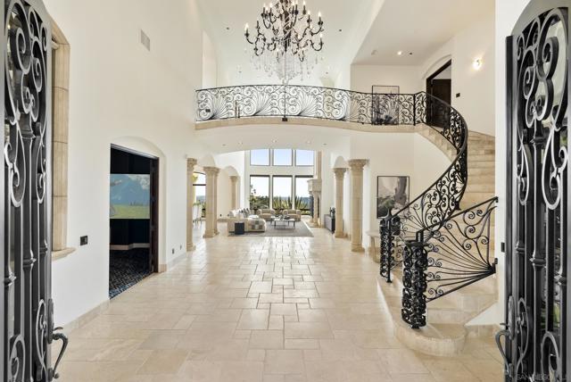 18233 Via Ambiente, Rancho Santa Fe CA: https://media.crmls.org/mediaz/da02d717-2018-4384-80b2-509e337c2537.jpg